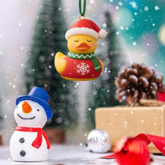 Christmas Duck Ornament Xmas Tree Hanging Duck Decoration Cute Resin Duck with Santa Hat for Home Office Holiday Party Decor