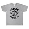 Magliette Grafiche con Scheletro del Film Classico I Goonies Never Say Die per Uomo Donna Abbigliamento Gotico Rock Magliette Cotone Oversize Gotico