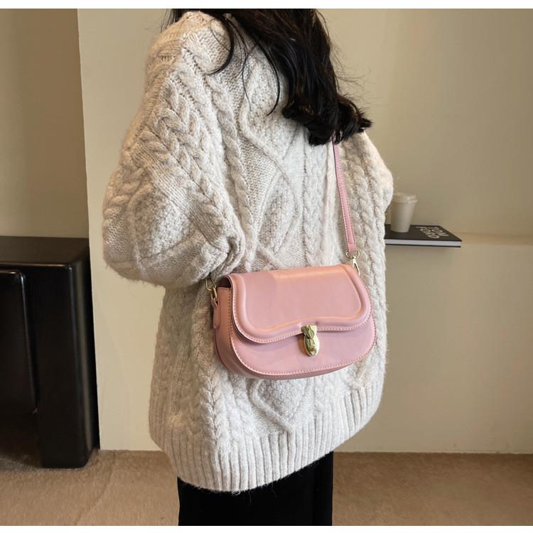 IELGY All-Match Messenger Bag Trendy Shoulder Underarm Small Square Bag