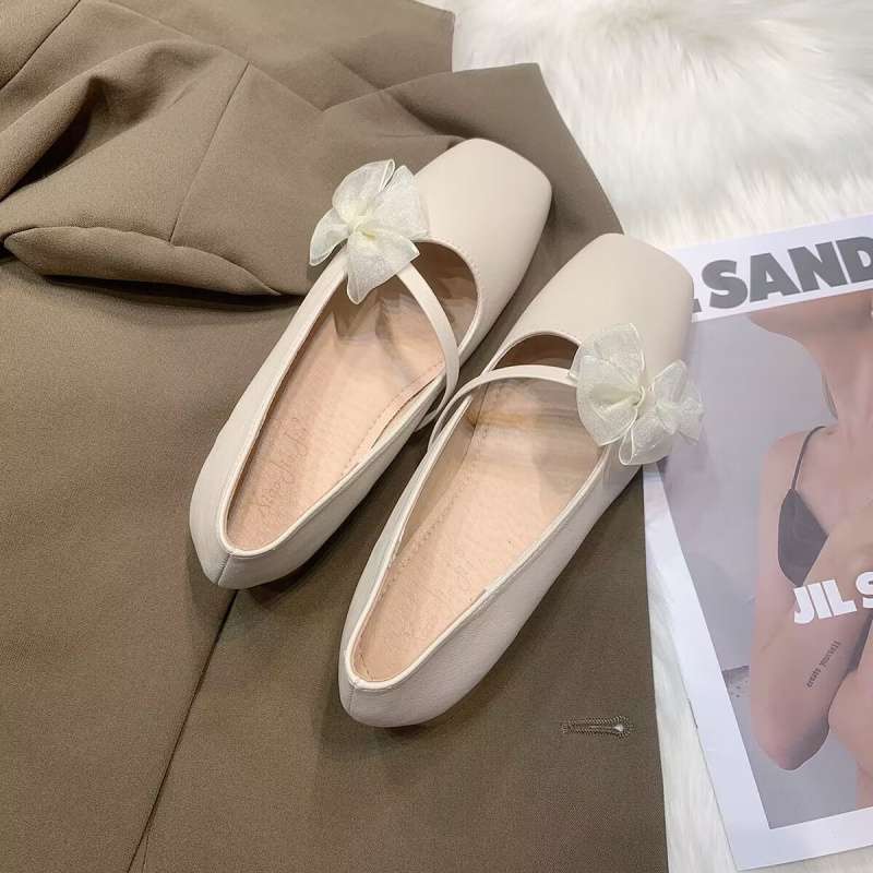 Chaussures simples pour femmes à bouche peu profonde printemps et été nouveau dentelle à bouche peu profonde tête carrée chaussures de grand-mère paresseuses avec jupe longue fond plat doux Do