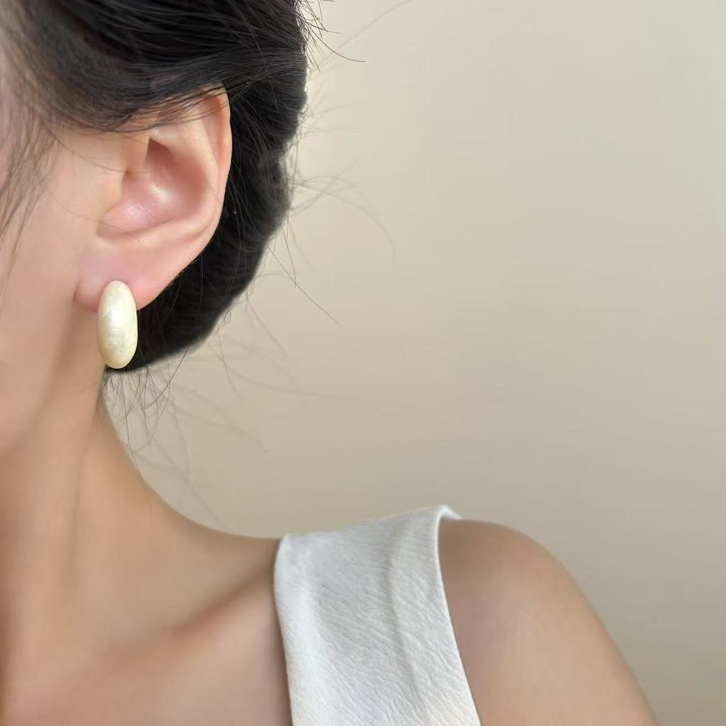 French Retro Oil Drip Color Semi-Round Stud Earrings, Niche Design Sense, Individuality, Simple Temperament, Versatile Earrings, Earrings.
