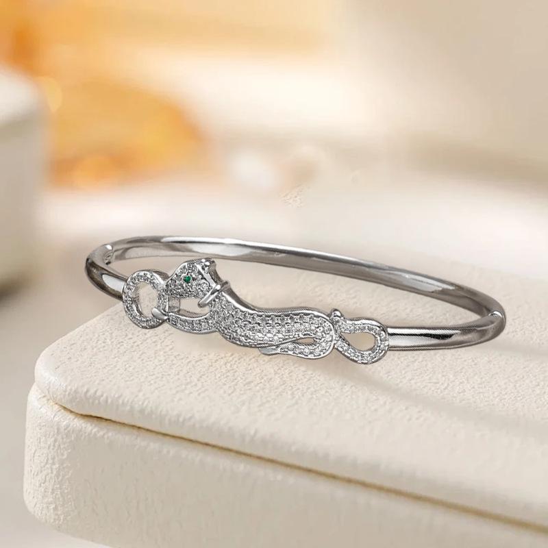 

Elegant Light Luxury Rhinestone Leopard Bracelet - Chic Women s Fashion Jewelry for Daily Wear срібний