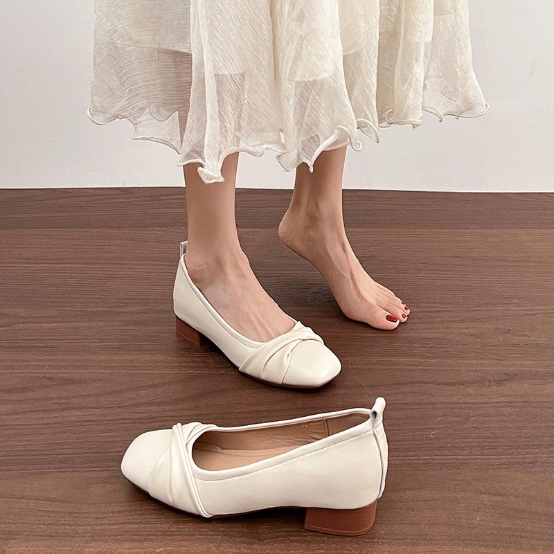 

Xiaoxiangfeng single shoes women s 2025 new models with skirts, super soft sheepskin is not tired, and the inner height of the feet increases by 6cm 32