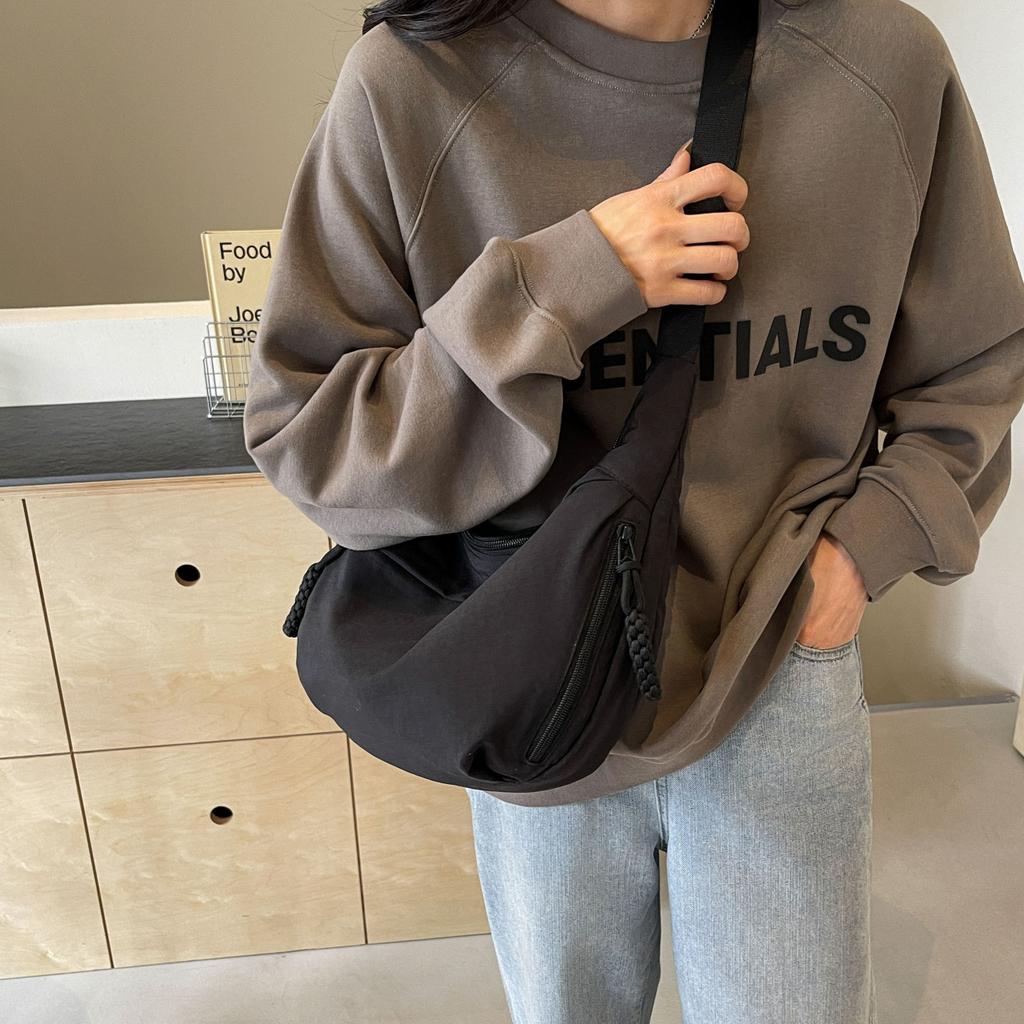 Nylon dumpling bag women's new high-end large-capacity messenger bag fashion leisure commuting simple trend shoulder bag