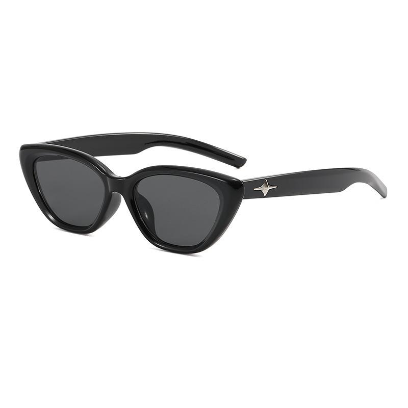 Retro Triangular Cat Eye Small Face Sunglasses Women'S High-End Sense Black Small Frame Sunglasses Sun-Proof Shape Photo