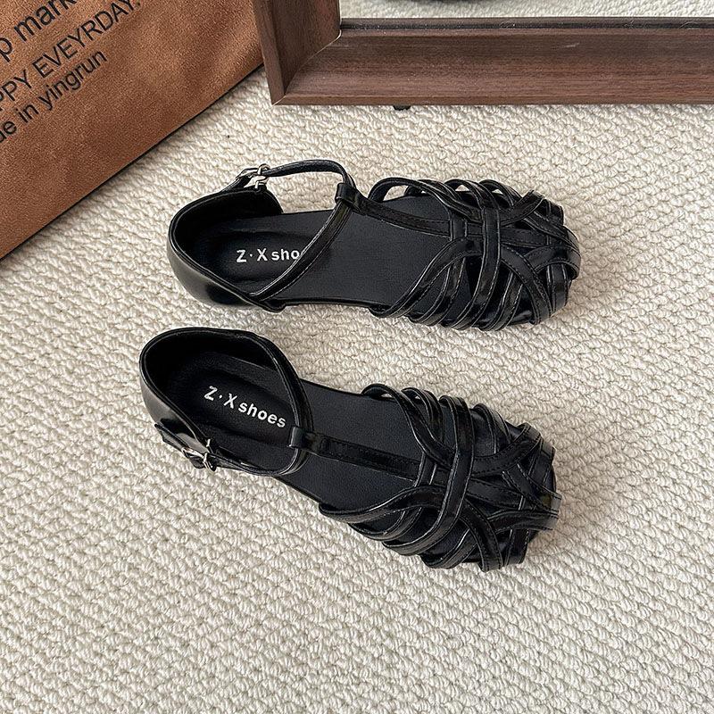 French Hollow Woven Baotou Sandals Women's 2025 New Summer Beautiful Not Tired Feet Roman Sandals Flat Pig Cage Shoes