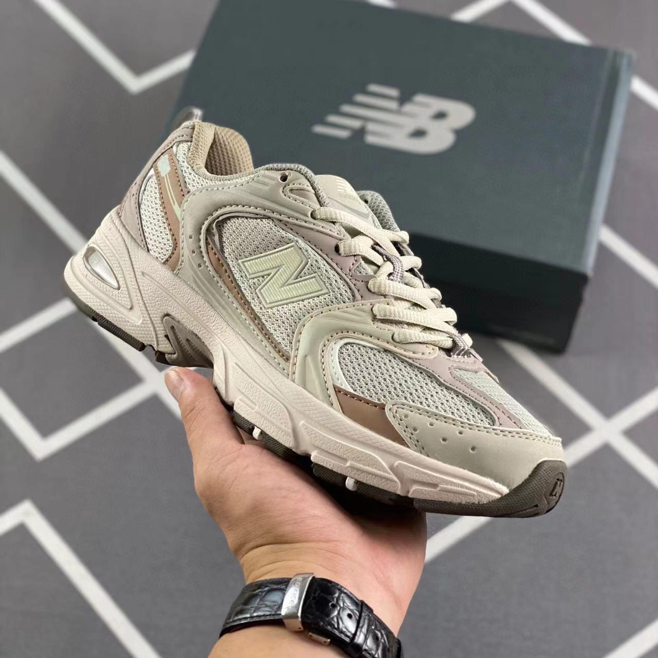 

Женские модные кроссовки-папы 2024 Весна Лунный беж - Новые спортивные и универсальные повседневные кроссовки 530 39