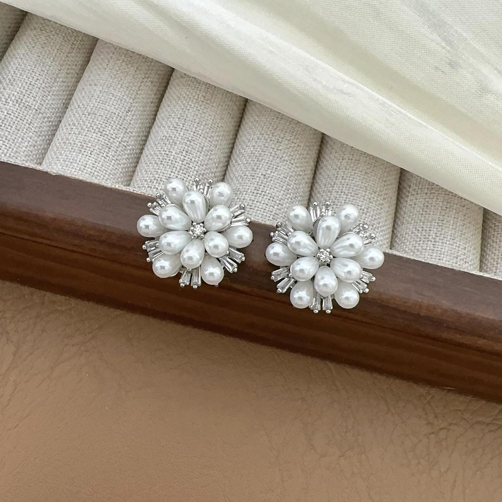 Freshwater Pearl Zircon Flower Stud Earrings - Light Luxury, Cute & Versatile Design for Women