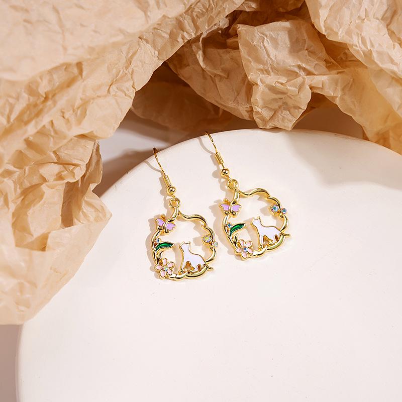 Niedliche Cartoon Katze & Panda Schleifenohrringe mit Diamantakzenten