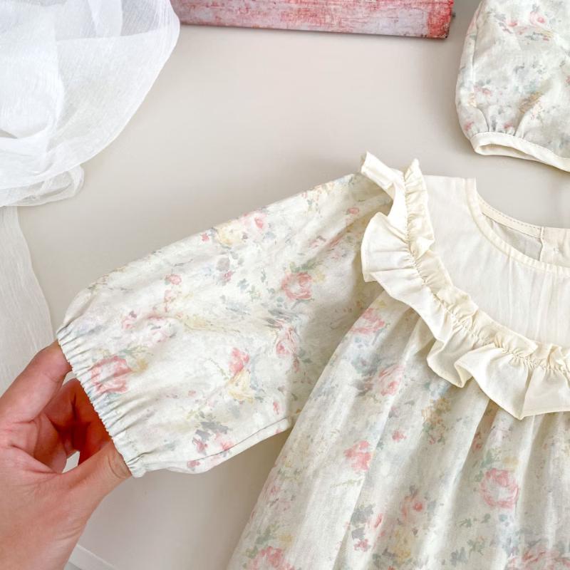 Kayoudou Retro Floral Long-Sleeve Baby Bodysuit & Hat Set