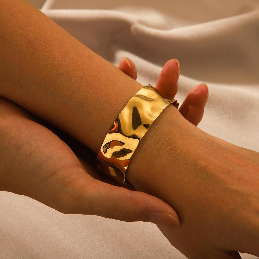 18K Gold Hammered Titanium Steel Bracelet - Elegant, Non-Fading, European-American Style