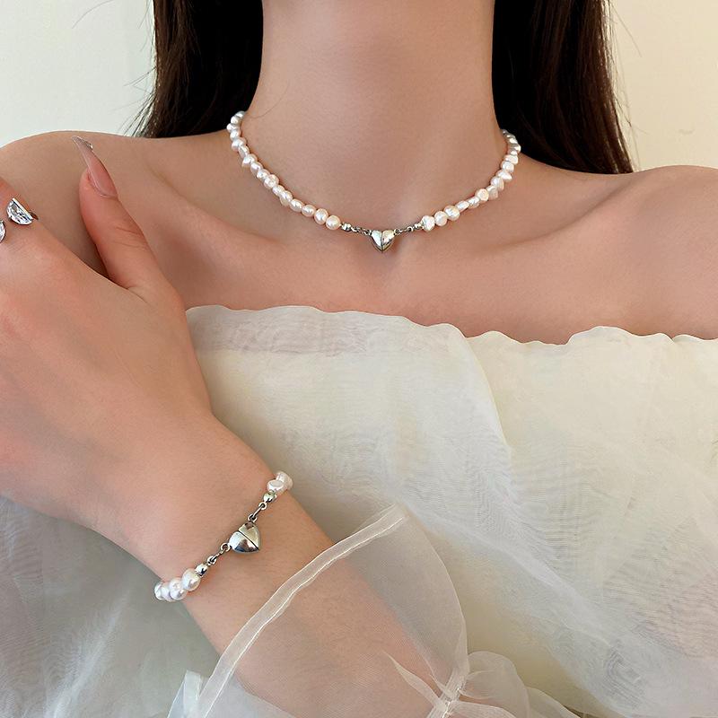 

Pearl Love Necklace: Elegant Luxury Clavicle Chain, Subtle Niche Design for Women.