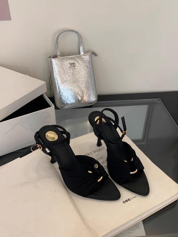 

SYLSH темпераментная однословная пряжка с сандалиями женские 2025 новый летний с юбкой черные высокие каблуки женские шпильки 34