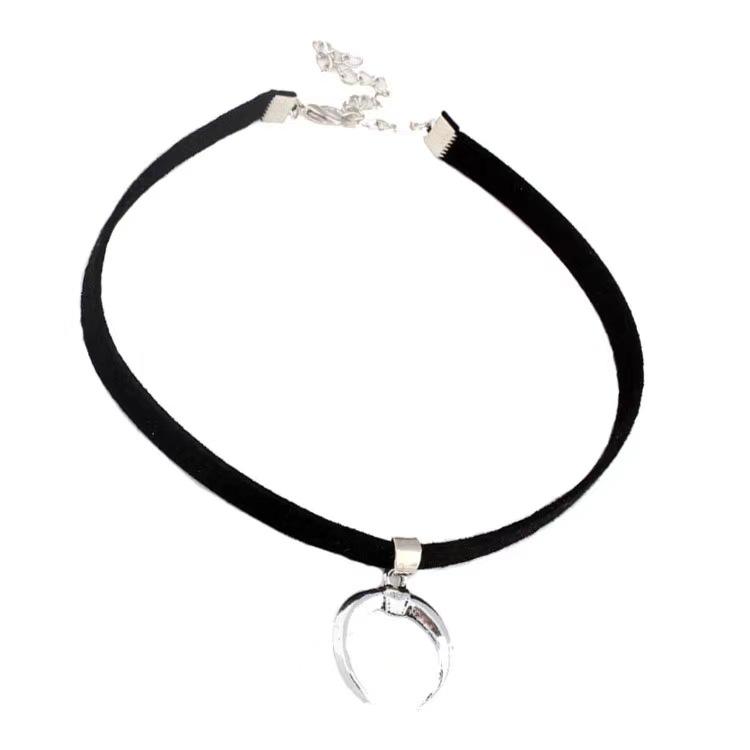 

Wind dark less retro crescent collarbone chain neck chain choker collar necklace Internet celebrity flannel necklace