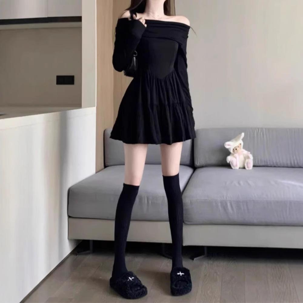 

French small black one-word shoulder long-sleeved dress women s autumn new temperament thin waist short skirt S