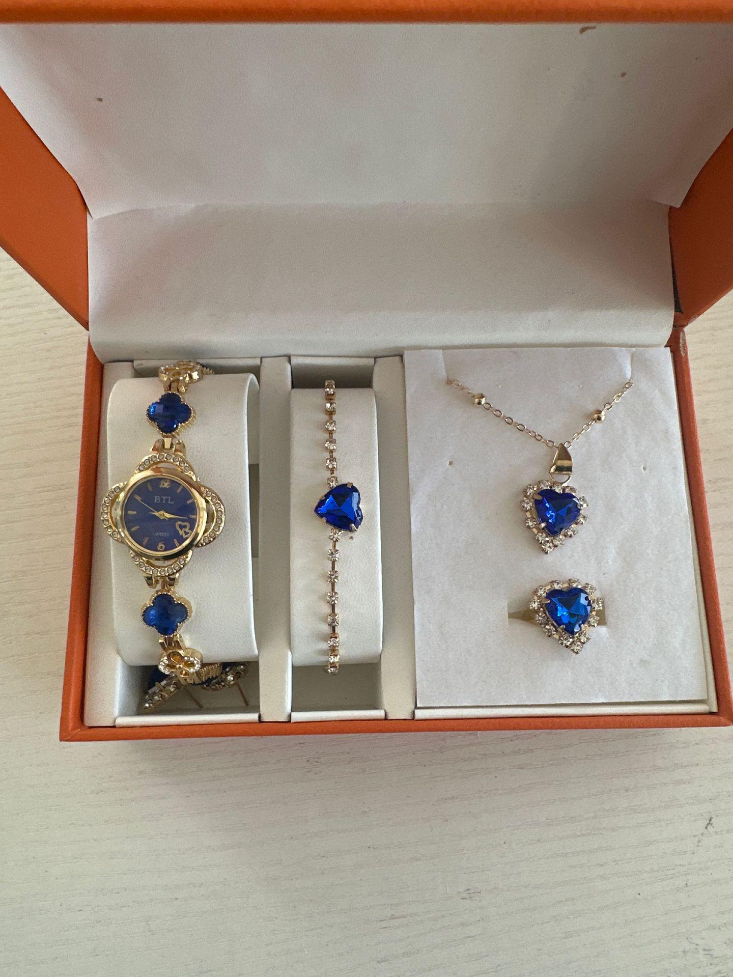 

Модный подарочный набор часов и украшений: Кварцевые часы, Ожерелье, Браслет, Кольцо, Серьги-пусеты (Нет коробки)