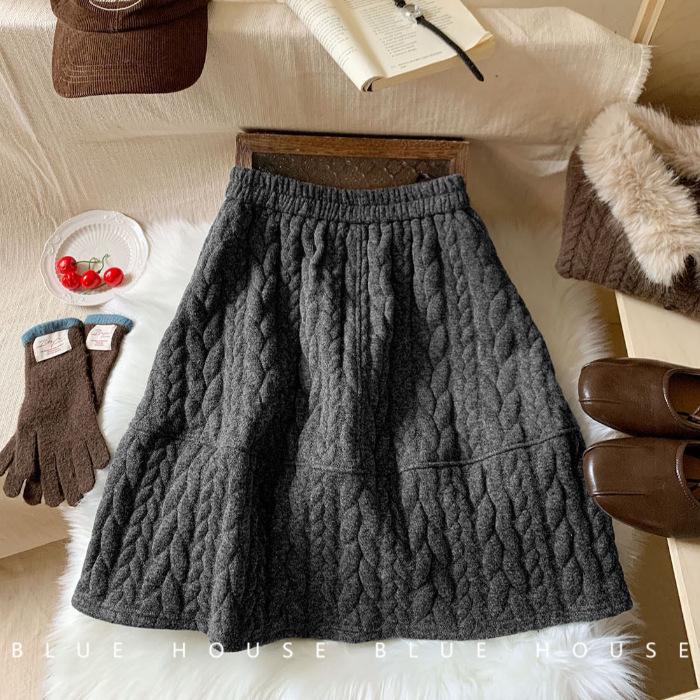 

Elegant Retro A-line Cable Knit Skirt with Floral Design - Autumn/Winter 2025 Collection for Women L серый