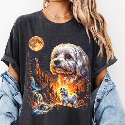 Maltese Howling To the Moon. Vintage Dog Graphic Tee. Funny Pet Lover Gift. Oversized Streetwear Wild Night. Stars Unisex 90s Y2K T-Shirt