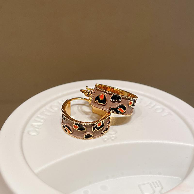 Folded circle ear buckle personalized design metal wind earrings light luxury temperament earrings women