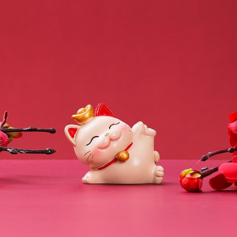 Lucky Cat Resin Desktop Ornament - Cute Cartoon Decoration for Office