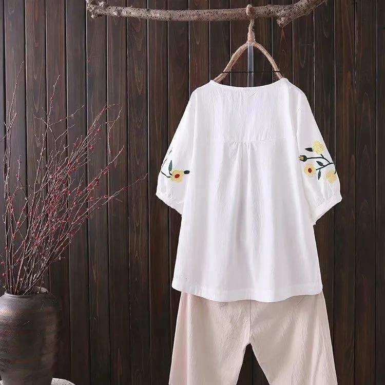 Summer Short-sleeved T-shirt Female Literary Temperament Loose Middle-aged Embroidery