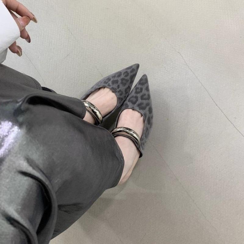 Fashion New Summer 2025 Footwear Women Metal Buckle Pointed Toe Sandals Female Leopard Comfy Slides Fashion Wedge Mules Slippers Ladies