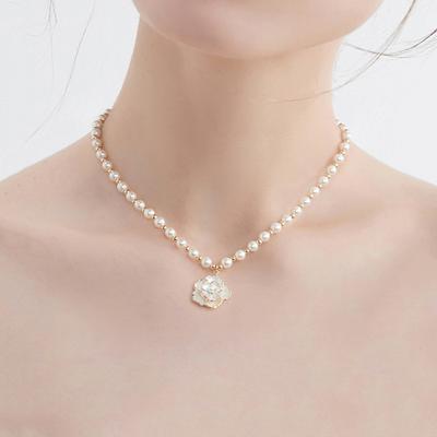 Halssnoeren en kettingen – Сolliers en kettingen