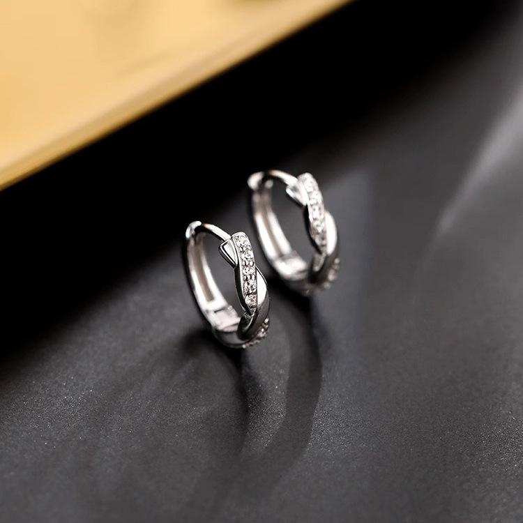 Wave Earrings Simple Ear Buckle Tide Earrings Female Light Luxury Autumn and Winter Models Earrings Female Elegant Accessories Classic Casual Jewelry