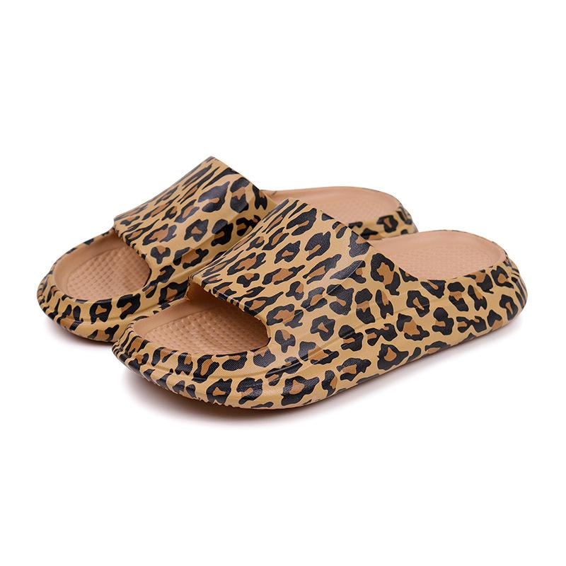 EVA shock-absorbing slippers printed with fashionable leopard print, dairy cow home slippers, couple dormitory shoes, silent shoes, high elasticity 37-38 белый