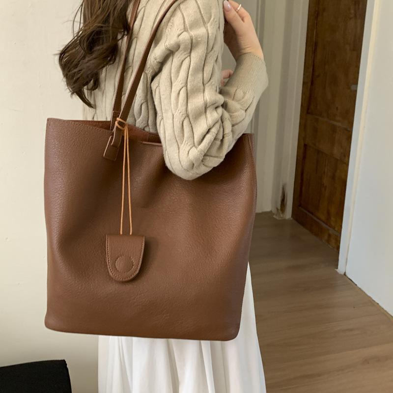 Large Capacity Bag Women's 2025 New Trendy High-end Light Luxury Niche Shoulder Bag Commuter Tote Bag Mother and Child Bag