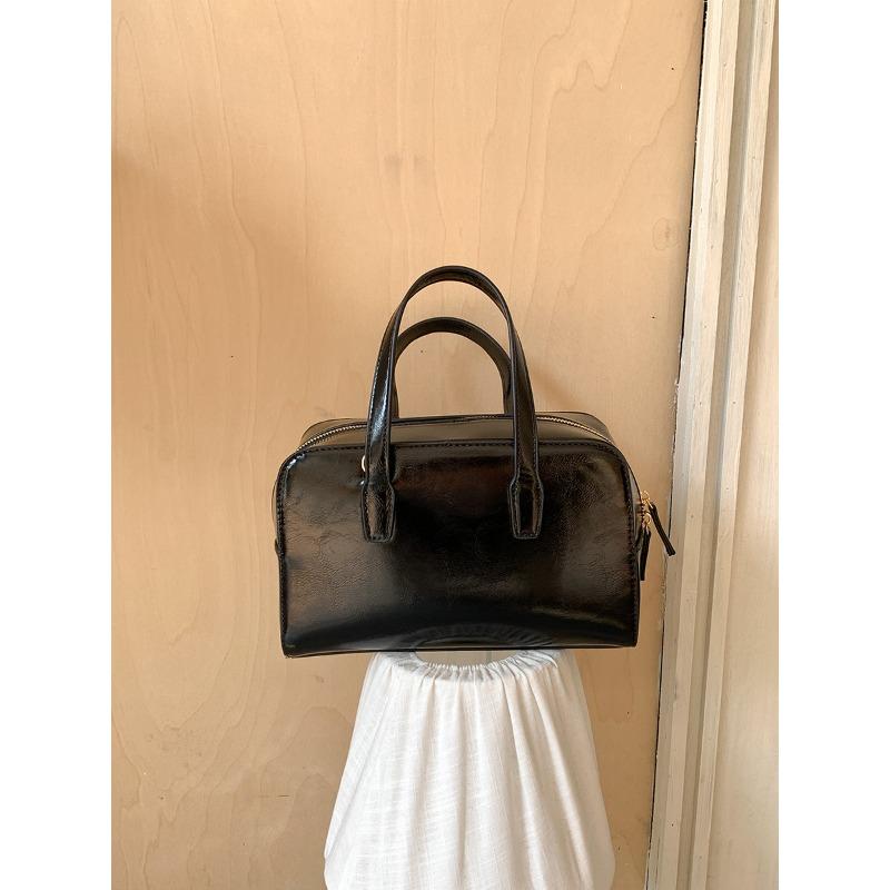 Simple handbag Large capacity texture setting Hand carry Shoulder bag Niche leather messenger commuter bag