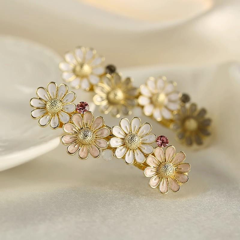 Korean Style Colorful Daisy Hair Clip - Trendy and Elegant for Women