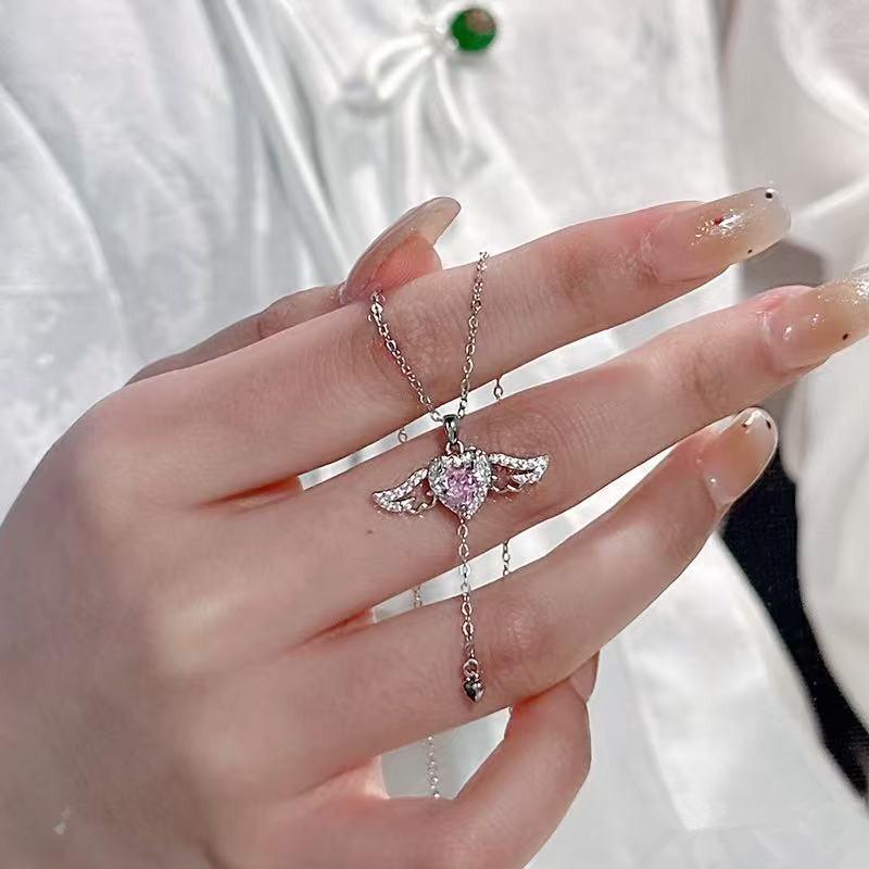 Amors Herz Halskette: Luxuriöser Engel Flügel Anhänger mit Zirkonia Schlüsselbein Kette