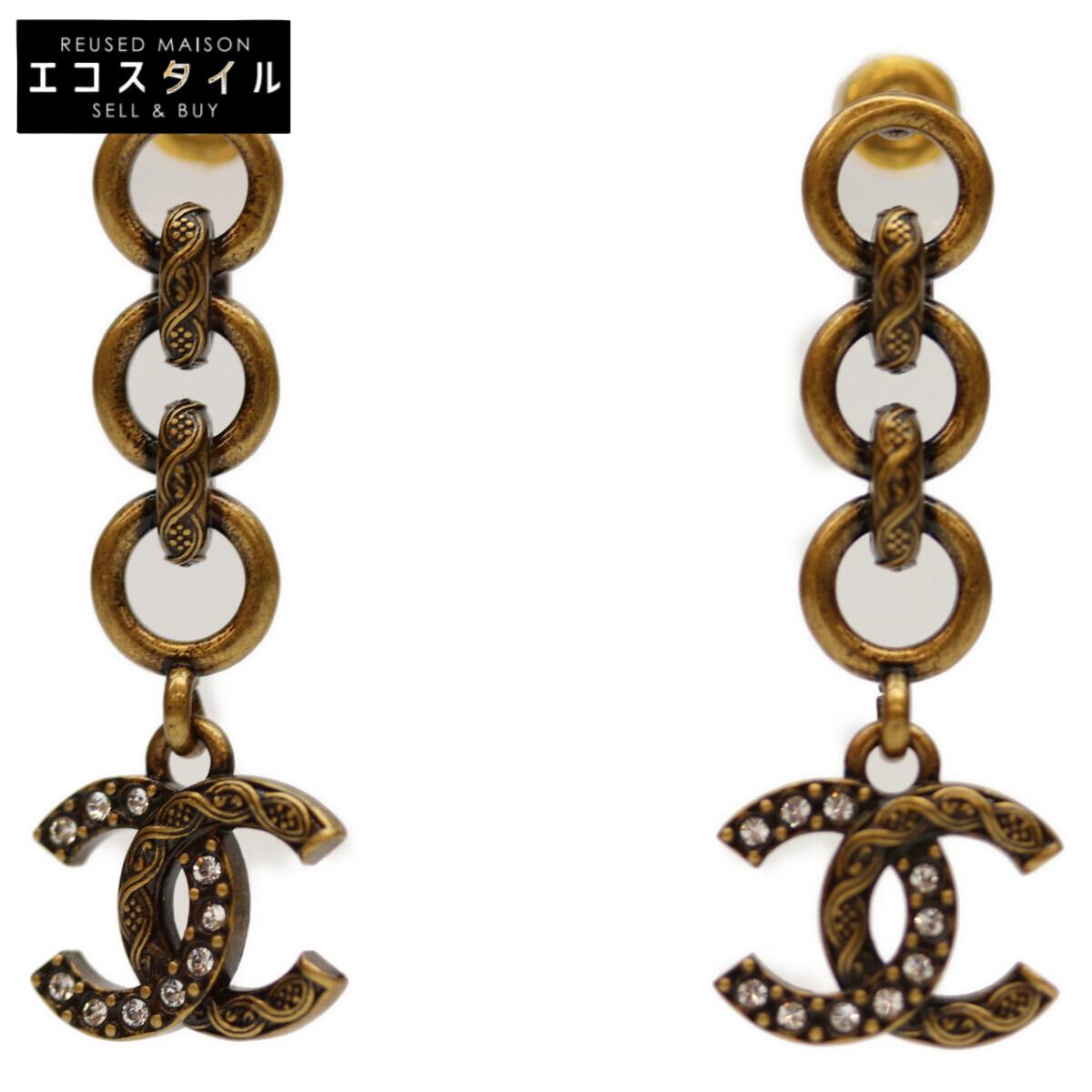 

CHANEL I24A Gold Swing CC Logos Rhinestone Earrings earring goldUsed