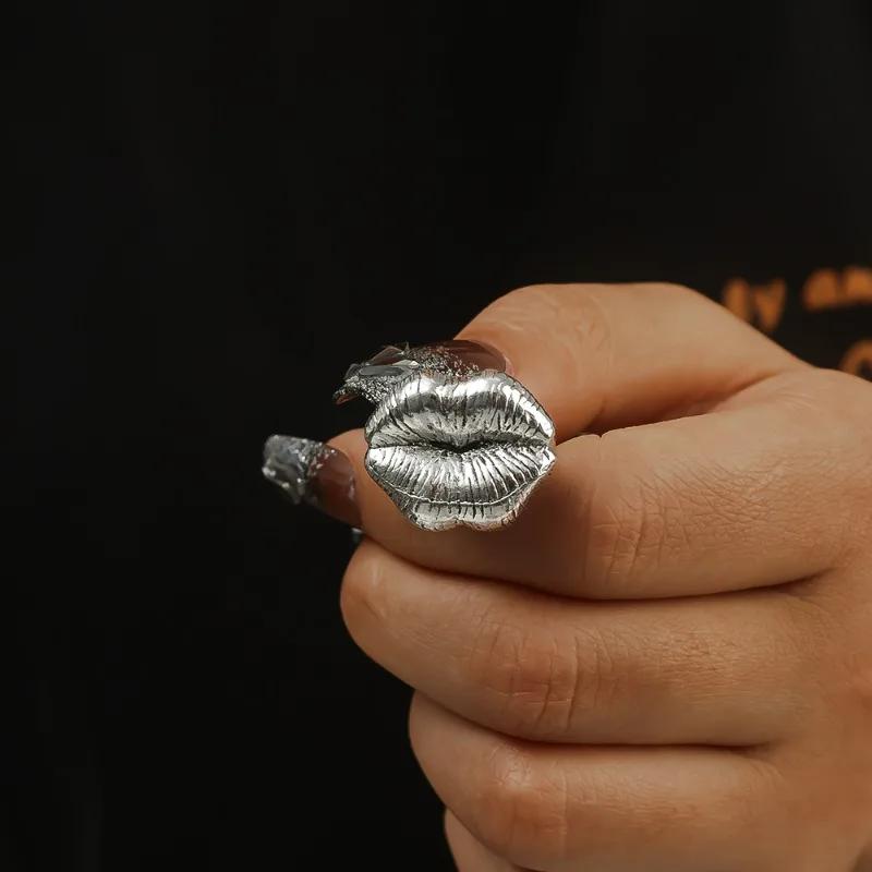 Gothic Lip Shape Finger Ring for Women Lip Design Statement Finger Rings 2025 Jewelry Accessories Punk Style Ring Gift