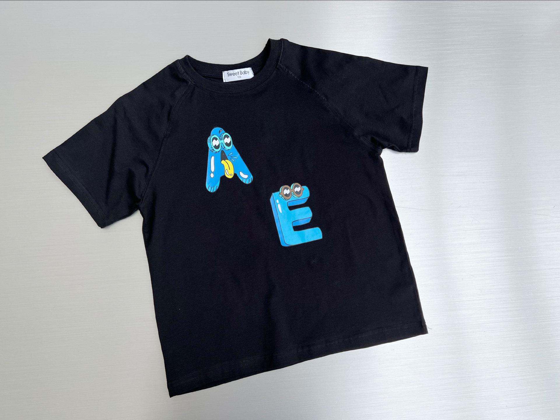 

2025 Летняя японская модная детская футболка с круглым вырезом и принтом в виде мультфильма 100 cm чёрный