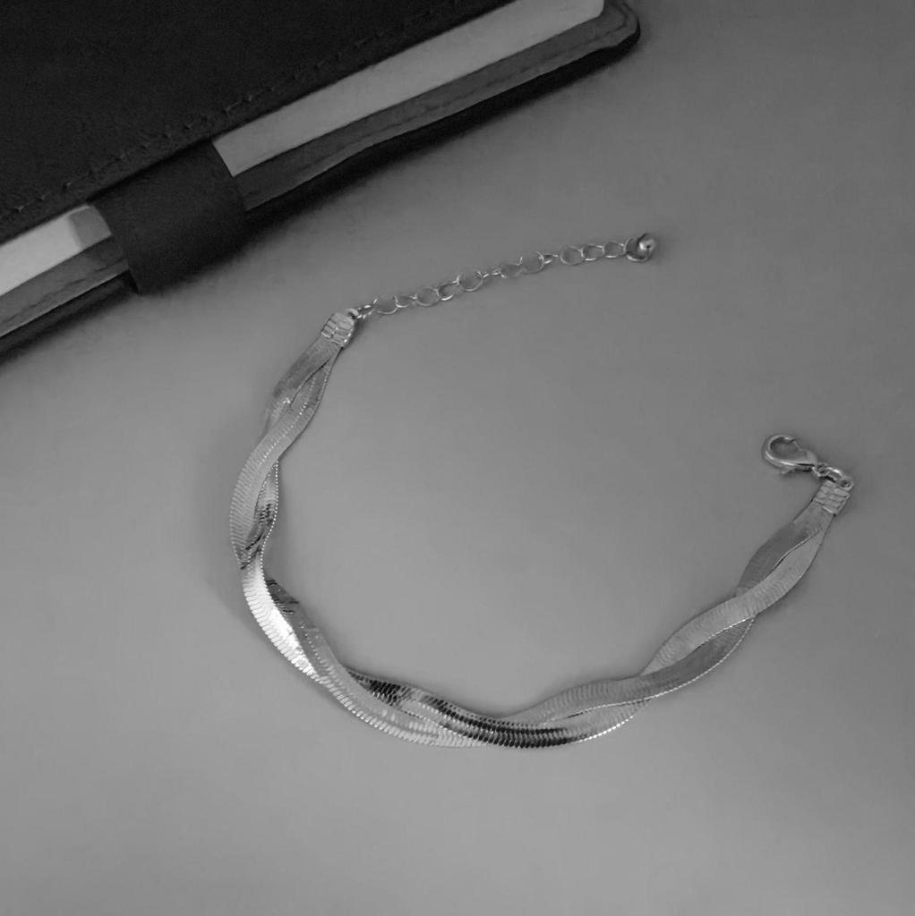 Europäischer & Amerikanischer Stil K-Gold Titanstahl Kreuz Halskette - Trendiges Kaltes Stil Schlüsselbein-Accessoire für Frauen