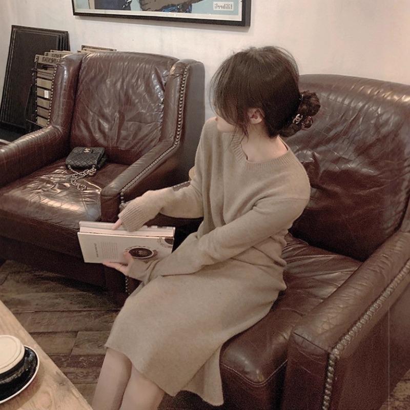 [] Long sweater skirt women's autumn and winter loose lazy wind over the knee base with coat knitted dress