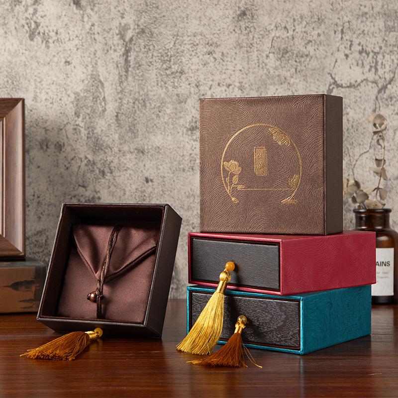 Chinese Jewelry Packaging Luxurious Bracelet Necklace Box Tassel Jewelry Box Protective Vintage Jewelry Storage For Dressing