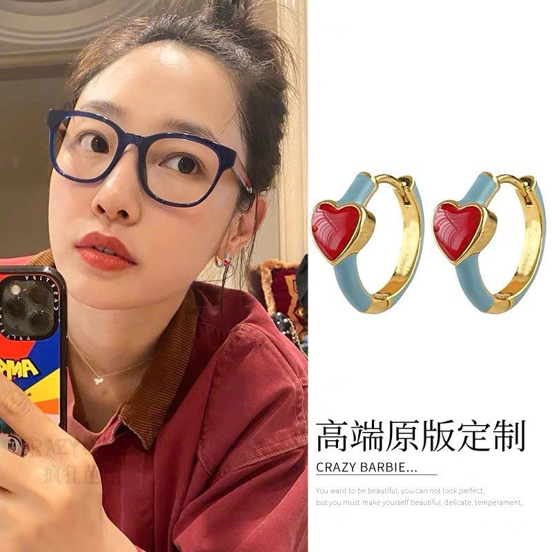 

Stylish and exquisite, small oil-dripping love ear buckles, sweet and fashionable design earrings, temperament versatile earrings