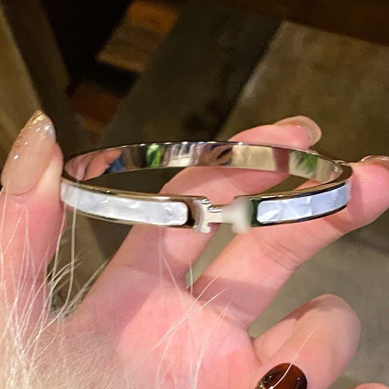 Hot-Selling Titanium Steel Luxury Bracelet Collection: Versatile Design