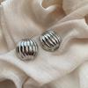 French Retro Temperament Gold Earrings, Stud Earrings, Round Three-dimensional Earrings.