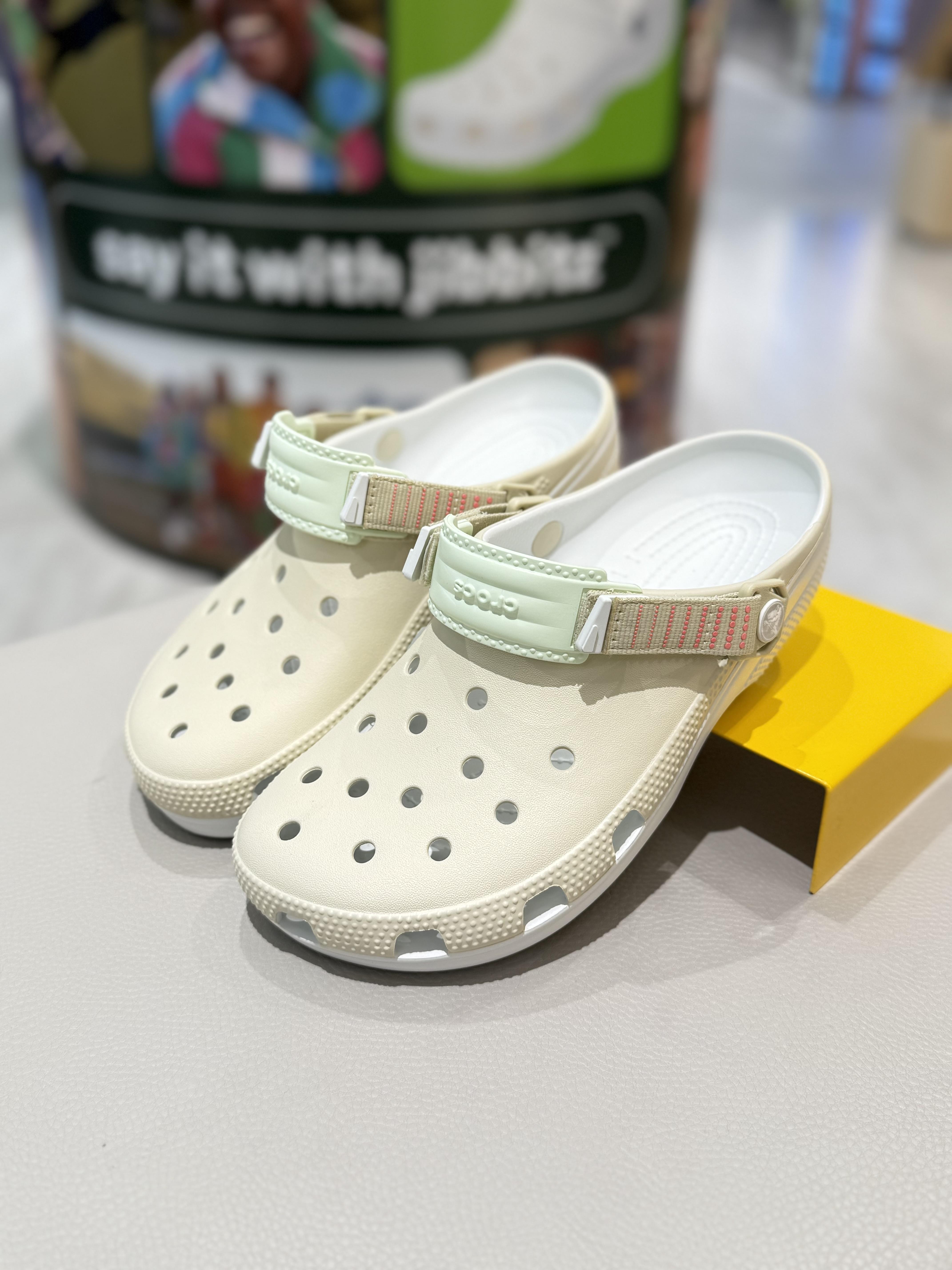 

Unisex Classic Turbo Clogs Shoes 211287-2Y2 11