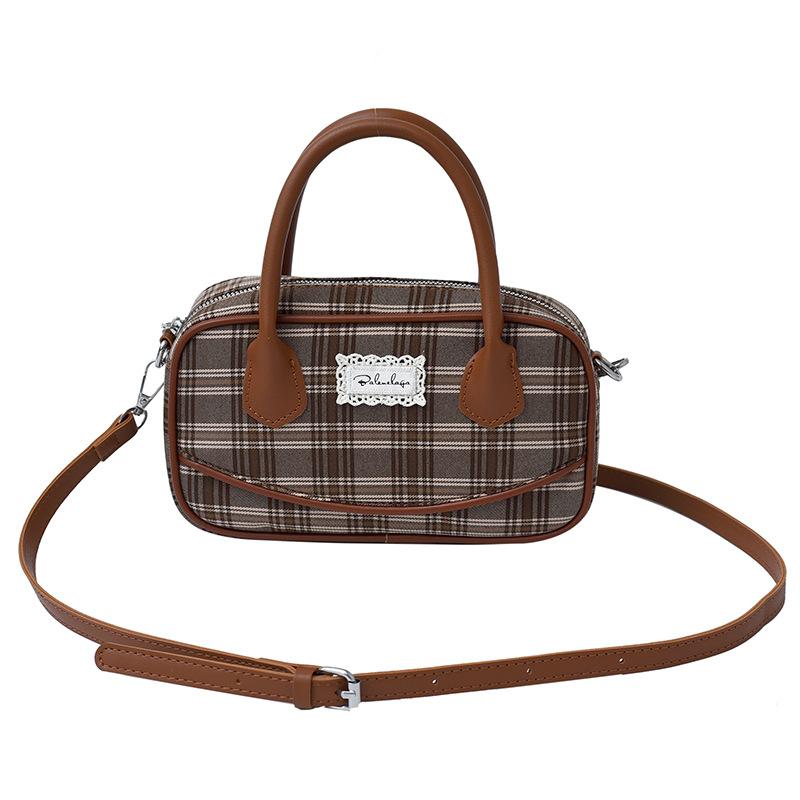 

Premium sense popular bag women s 2025 autumn new trendy fashion messenger bag retro bowling portable shoulder women s bag