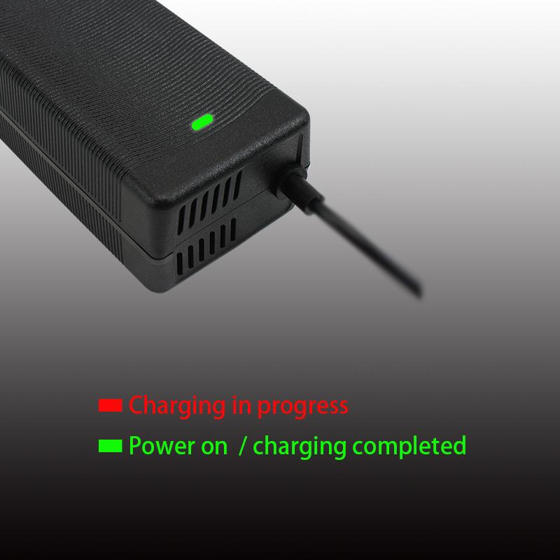 12V 8A 14.6V 8A Lifepo4 Ladegerät AC 100-240V 4S 12V/12.8V Lithium-Eisenphosphat-Akkupack-Ladegerät Es wird mit einem Lüfter geliefert