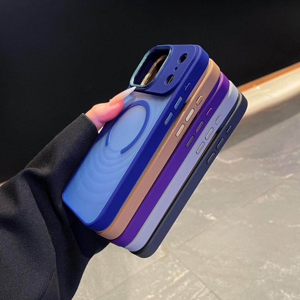 Non-toxic Magnetic Suction Is Suitable for IPhone17 ProMax Phone Cases with A Matte Skin Feel. Apple 16 Full Package Anti Drop Protective Case