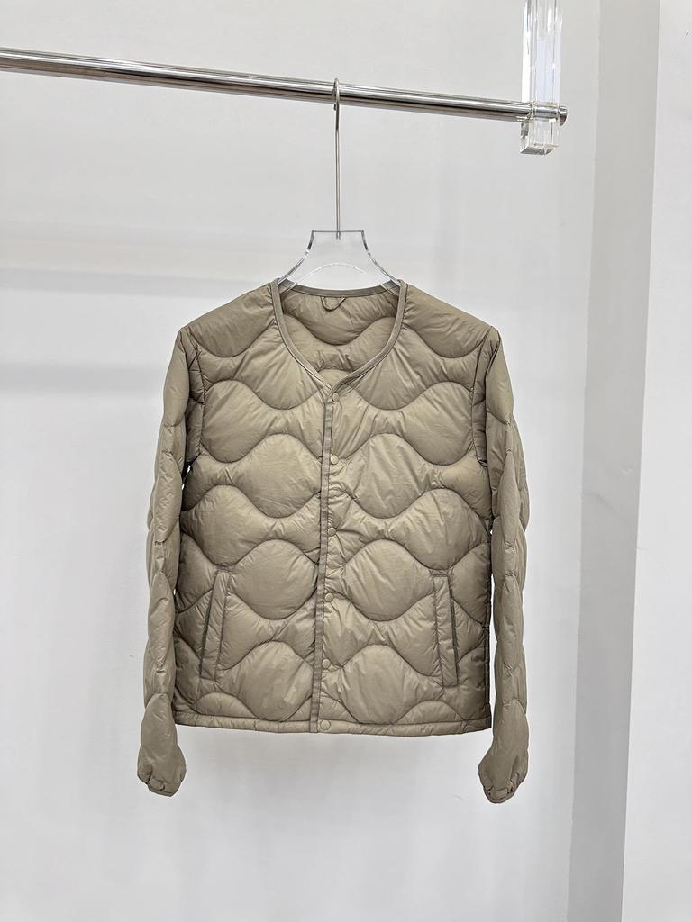 Men's Lightweight Collarless Down Jacket - Soft, Fashionable, Portable, 90% Duck Down for Autumn and Winter Warmth.