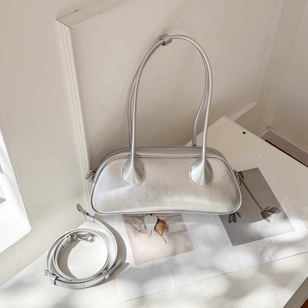 

Кожаная женская сумка 2025 ранняя весна новая сумка-багет женская нишевая высококлассная сумка на плечо большая вместительная универсальная сумка подмышку 32*9*13cm серебряный