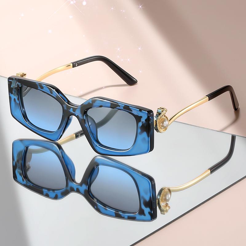 New Small-Framed Cat-Eye Sunglasses With Metal Imitation Pearl Temple Fashionable Decorative Sunglasses