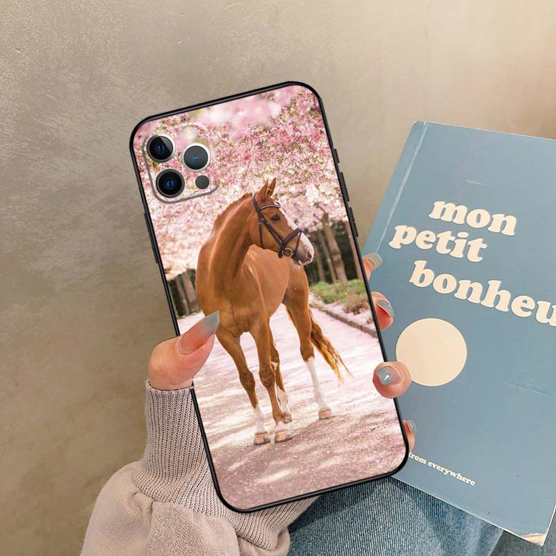 Beautiful Elegant Brown Horses Case For iPhone 17 Air 14 16 15 11 12 13 Pro Max 12 mini XR 15 16 Plus 16e Back Cover Shell